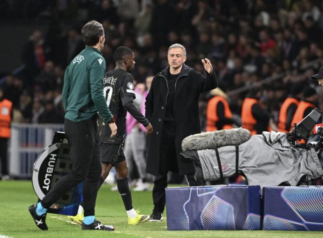 星空娱乐官网-疑似受伤，登贝莱带着痛苦的表情被换下场